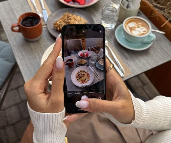 Best lifestyle blog showing food picture at a cafe 